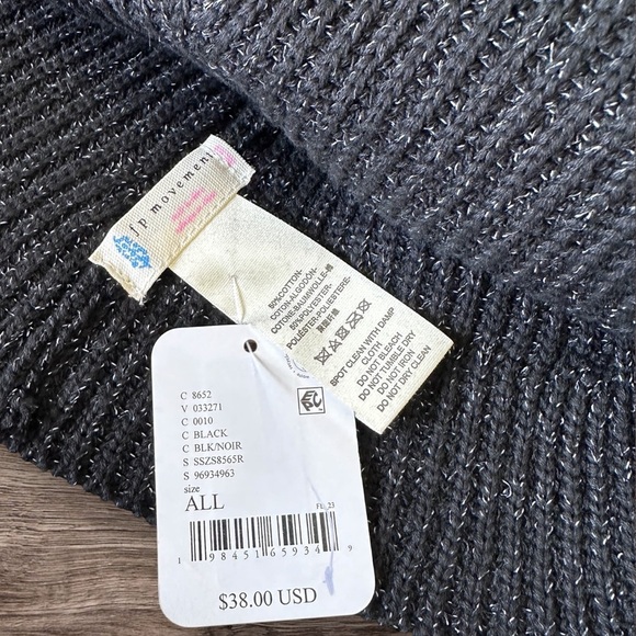 NWT Free People Reflective Bell Beanie in Black - Picture 6 of 6